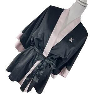 VICTORIA'S SECRET! LUXE BLACK & PALE PINK SATIN SHORTIE ROBE, LINGERIE! ONE SIZE